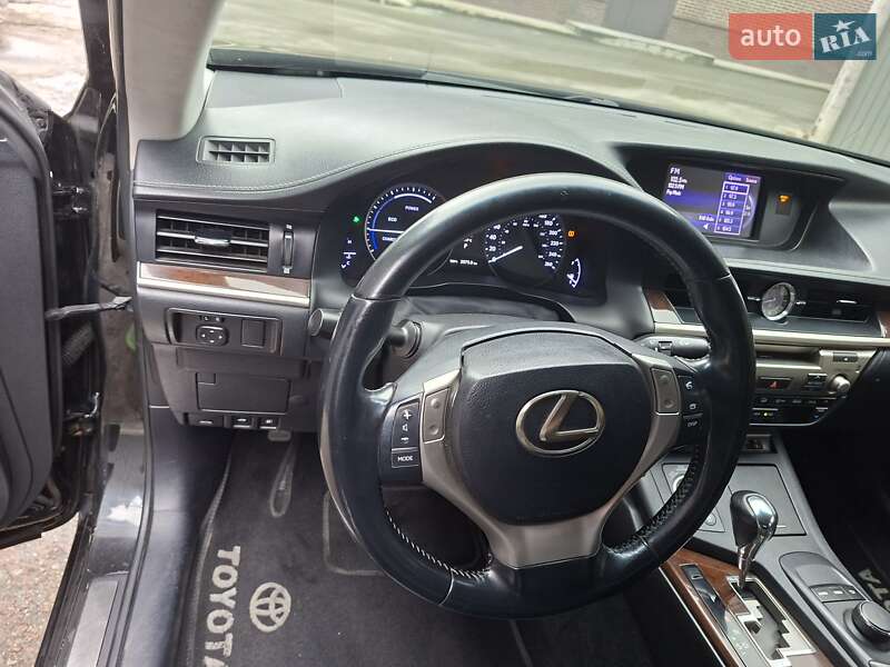 Седан Lexus ES 2012 в Киеве