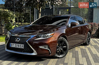 Седан Lexus ES 2016 в Киеве