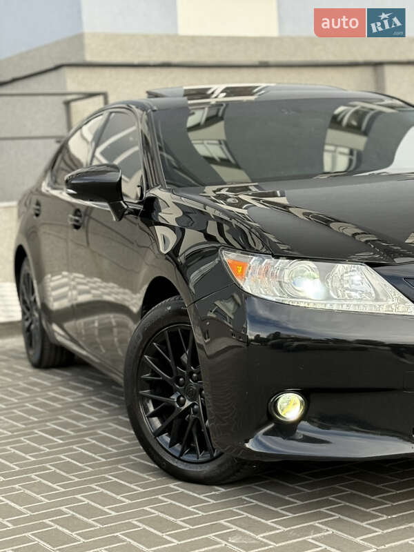Седан Lexus ES 2014 в Білій Церкві
