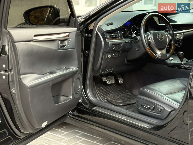 Седан Lexus ES 2014 в Білій Церкві