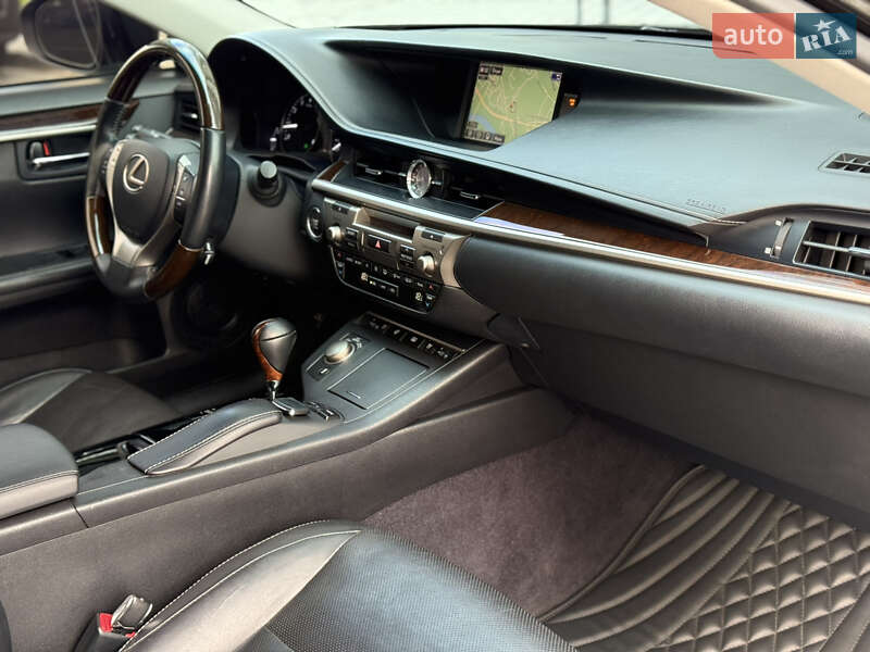 Седан Lexus ES 2014 в Білій Церкві
