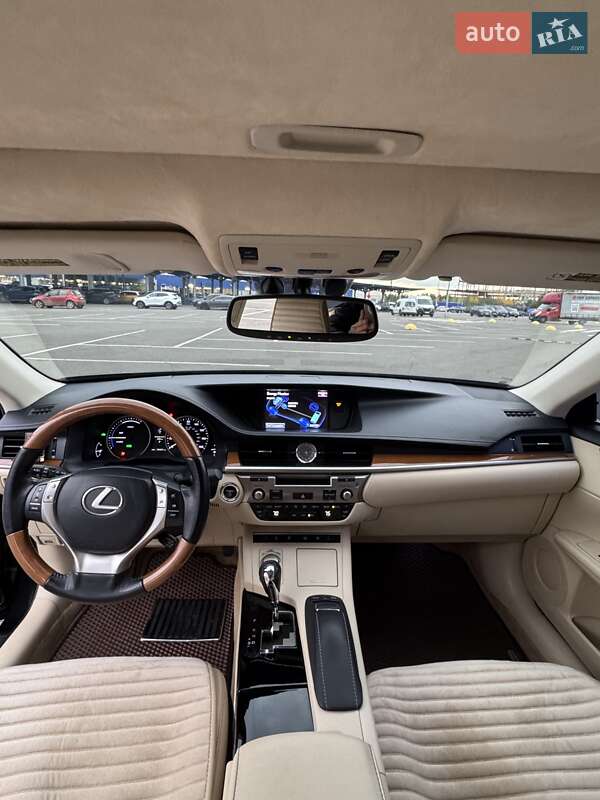 Седан Lexus ES 2014 в Киеве