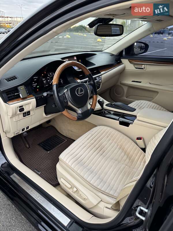 Седан Lexus ES 2014 в Киеве