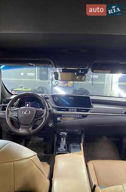 Седан Lexus ES 2020 в Тернополе