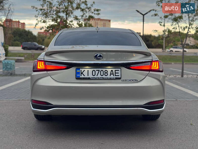 Седан Lexus ES 2021 в Киеве
