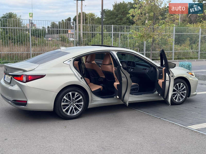Седан Lexus ES 2021 в Киеве