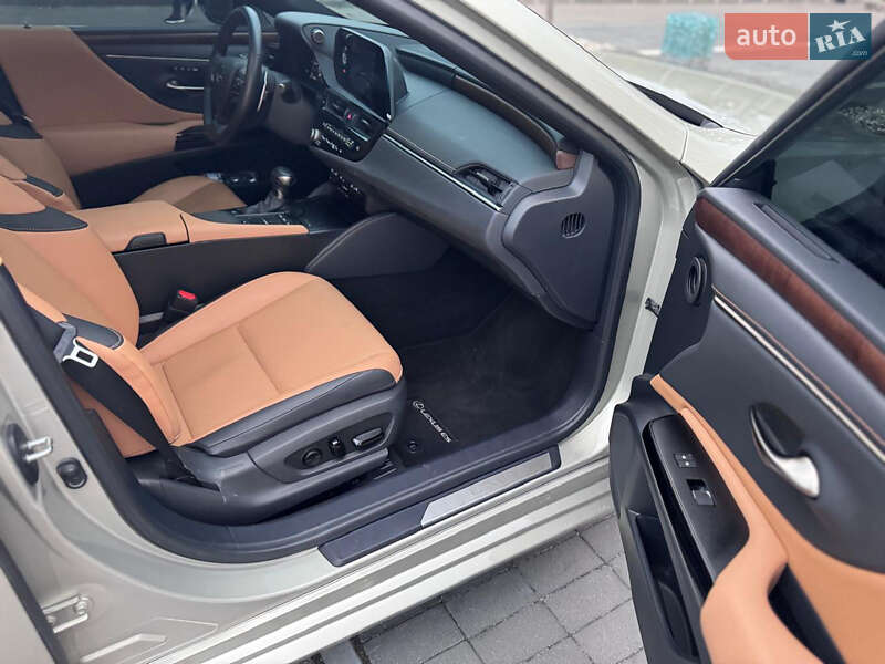 Седан Lexus ES 2021 в Киеве