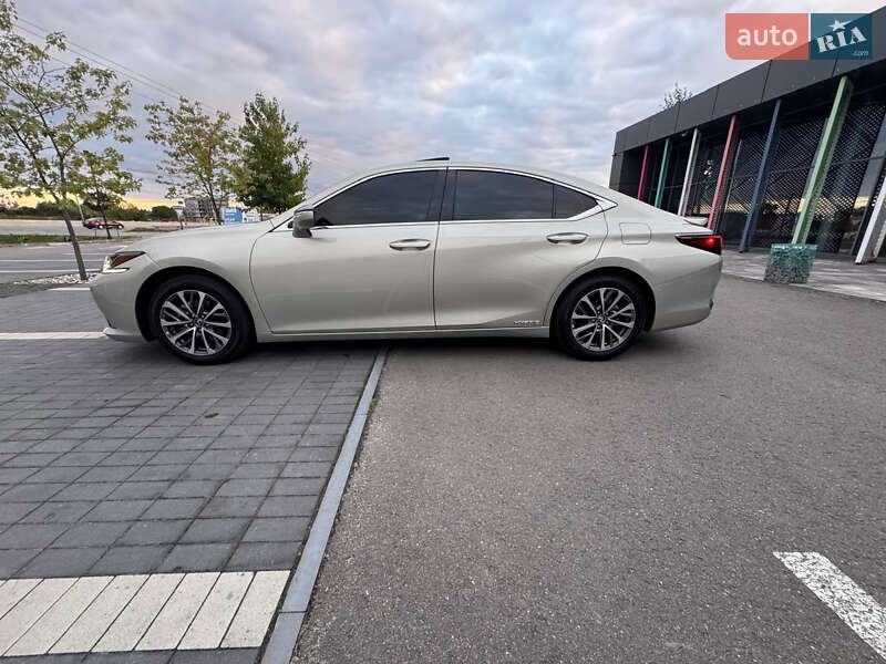Седан Lexus ES 2021 в Киеве