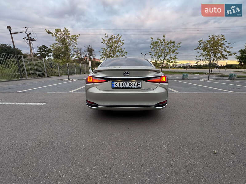 Седан Lexus ES 2021 в Киеве
