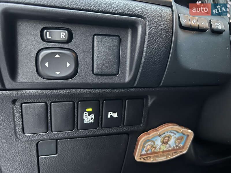 Седан Lexus ES 2014 в Черкасах