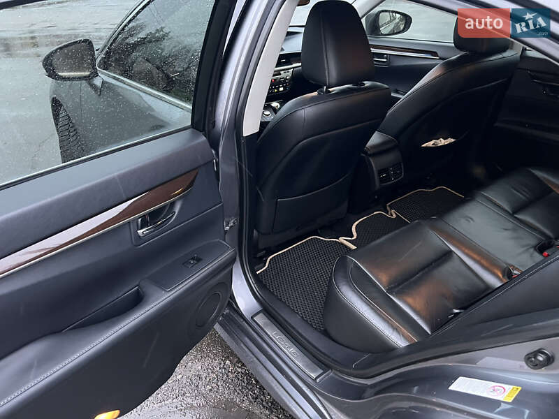 Седан Lexus ES 2014 в Черкасах