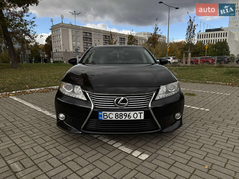 Седан Lexus ES 2014 в Самборе