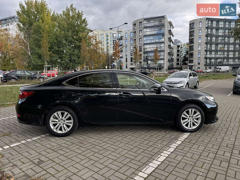 Седан Lexus ES 2014 в Самборе