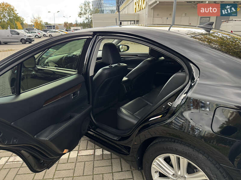 Седан Lexus ES 2014 в Самборе