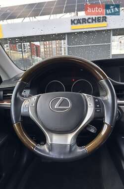 Седан Lexus ES 2013 в 