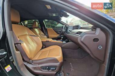 Седан Lexus ES 2019 в Дніпрі