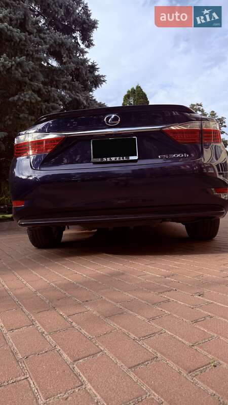 Седан Lexus ES 2013 в Чернигове