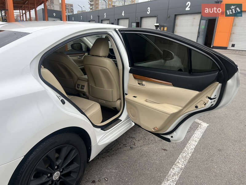 Седан Lexus ES 2012 в Харькове