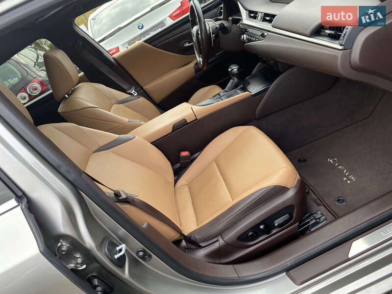 Седан Lexus ES 2021 в Луцке