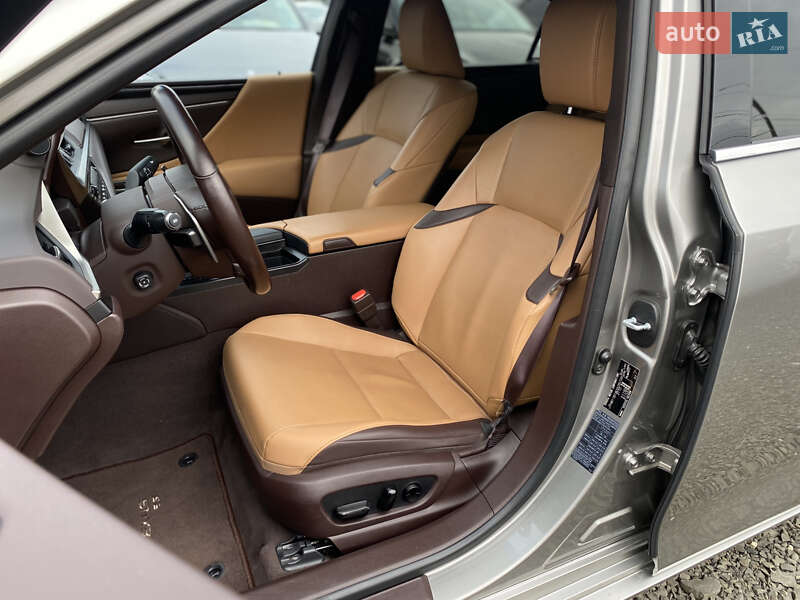 Седан Lexus ES 2021 в Луцке