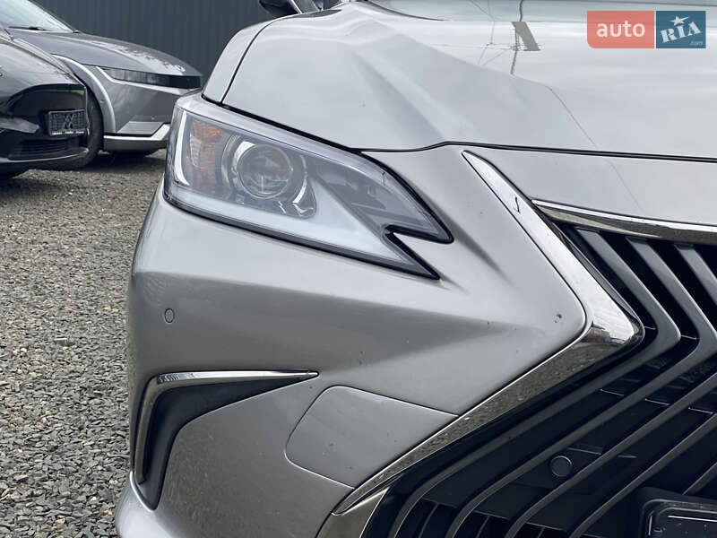 Седан Lexus ES 2021 в Луцке