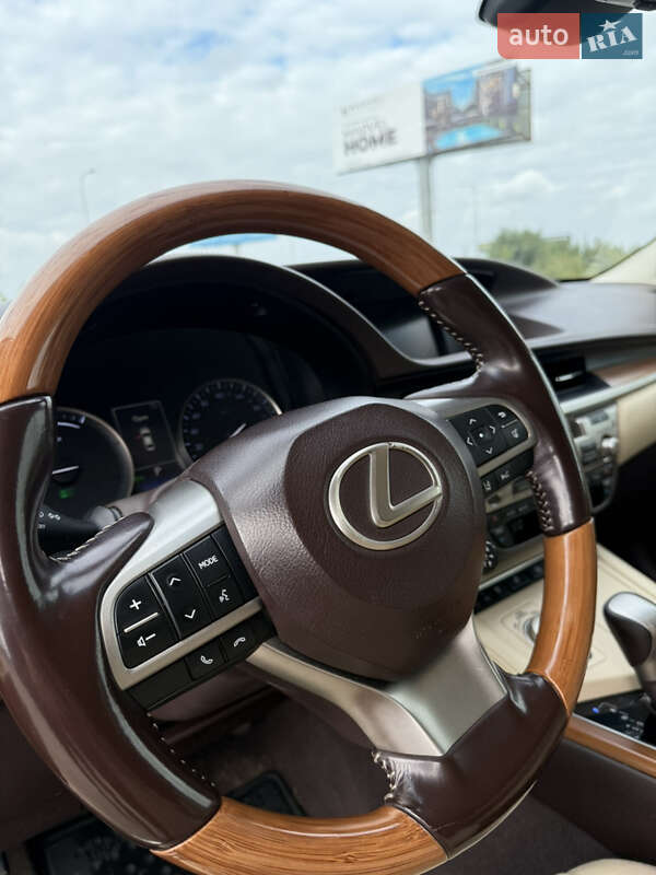 Седан Lexus ES 2015 в Львові фото 29 Седан Lexus ES 2015 в Львові