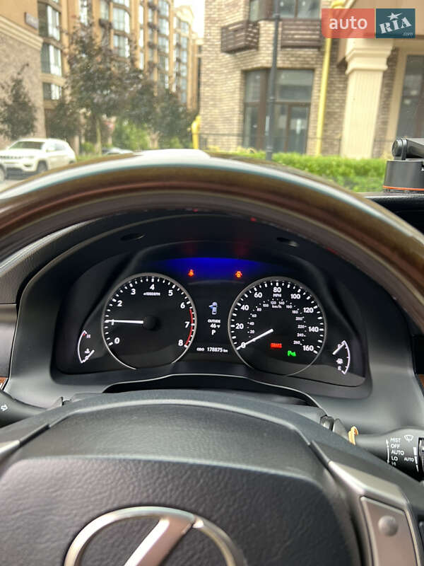Седан Lexus ES 2014 в Киеве