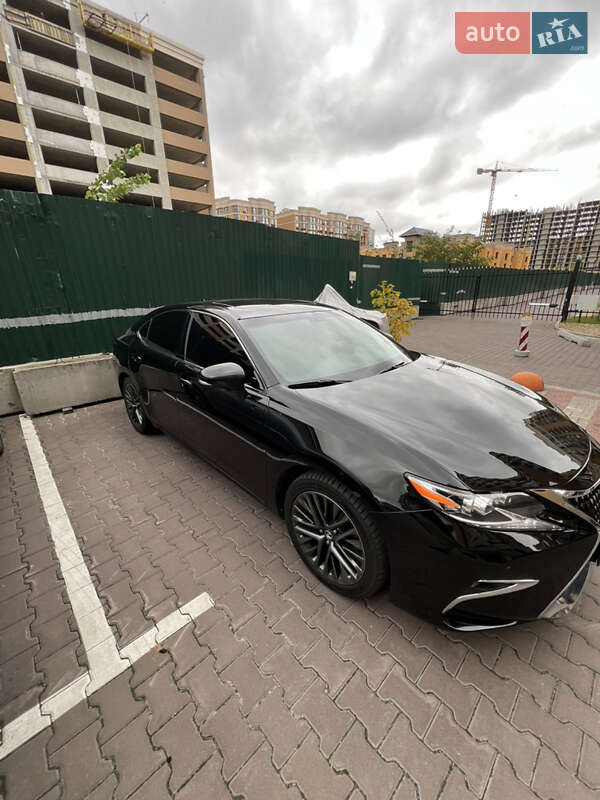 Седан Lexus ES 2014 в Киеве