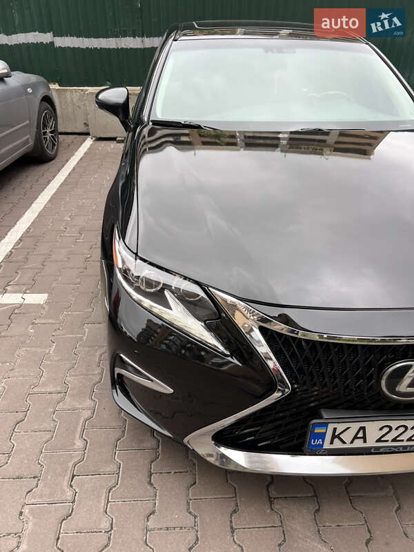 Седан Lexus ES 2014 в Киеве