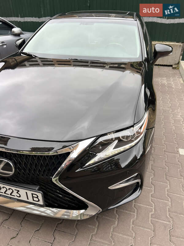 Седан Lexus ES 2014 в Киеве