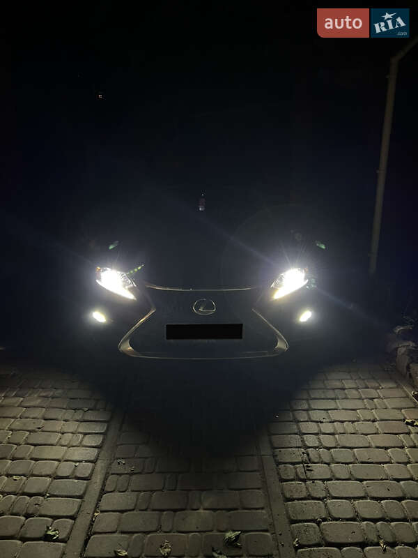 Седан Lexus ES 2014 в Киеве