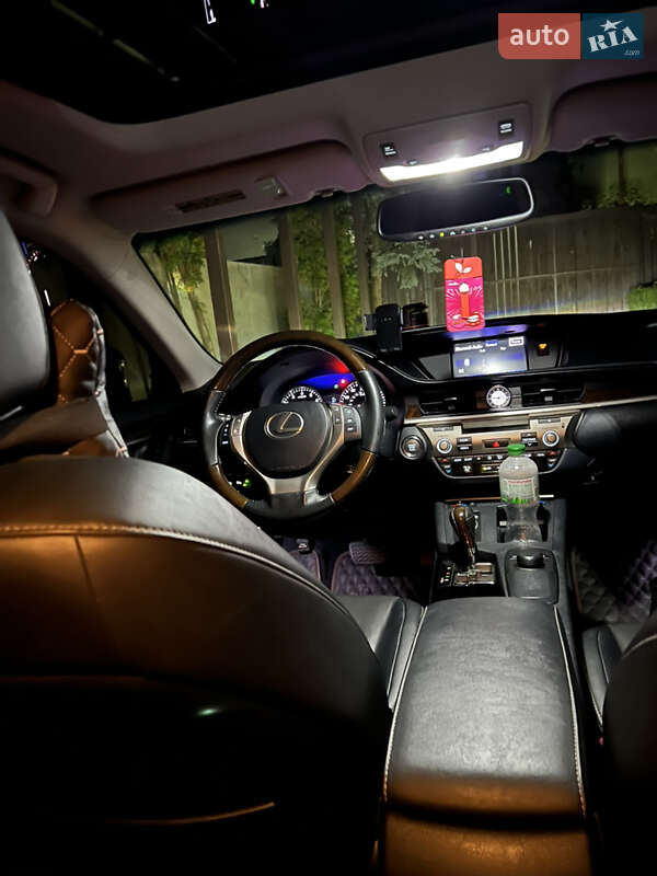 Седан Lexus ES 2014 в Киеве
