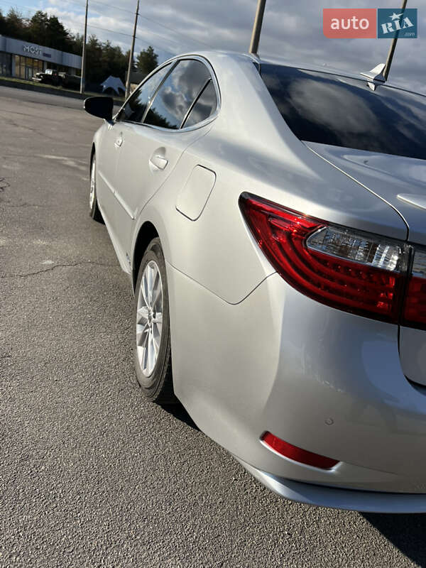 Седан Lexus ES 2013 в Кам'янському
