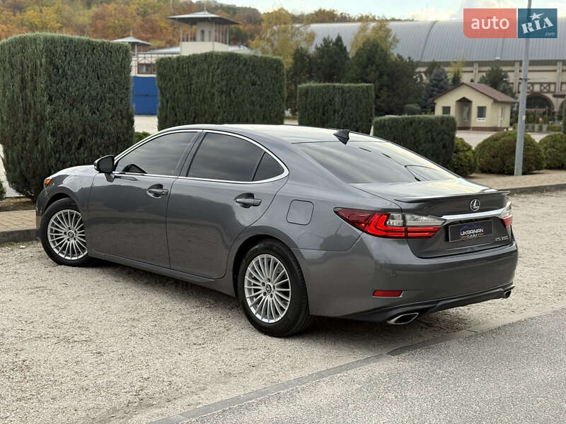 Седан Lexus ES 2016 в Дніпрі