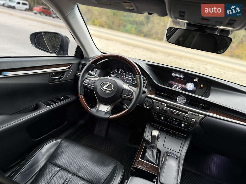 Седан Lexus ES 2016 в Дніпрі