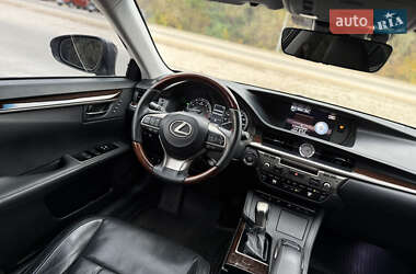 Седан Lexus ES 2016 в 