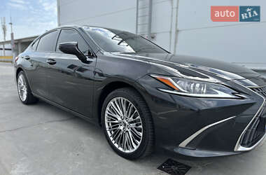 Седан Lexus ES 2021 в 