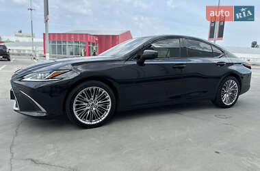 Седан Lexus ES 2021 в 