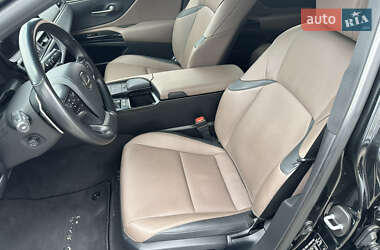 Седан Lexus ES 2021 в 