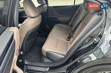 Седан Lexus ES 2021 в 