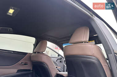 Седан Lexus ES 2021 в 