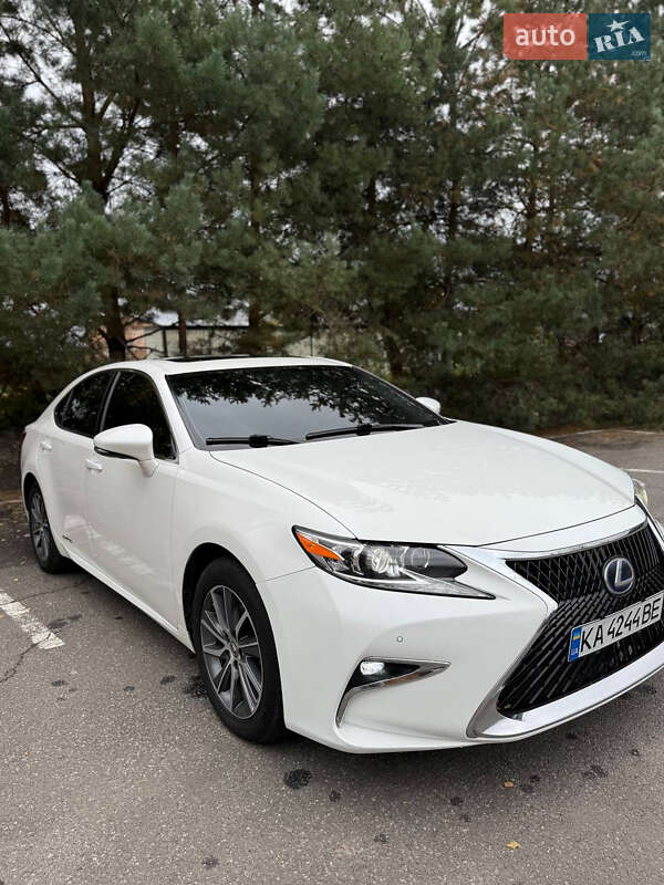 Седан Lexus ES 2017 в 