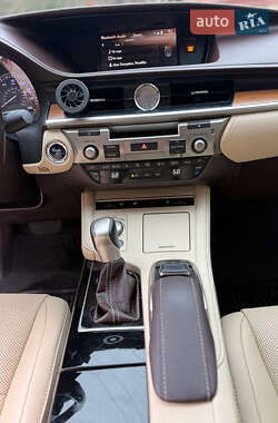 Седан Lexus ES 2017 в 