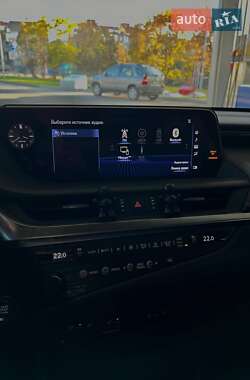 Седан Lexus ES 2019 в 