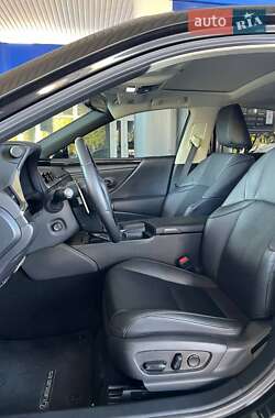 Седан Lexus ES 2019 в 