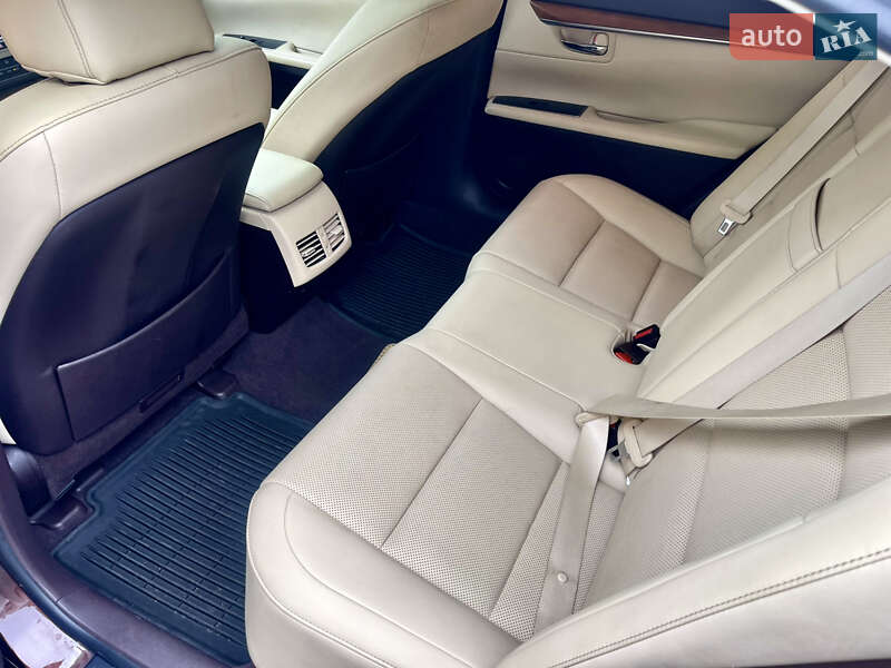 Седан Lexus ES 2015 в Киеве фото 14 Седан Lexus ES 2015 в Киеве