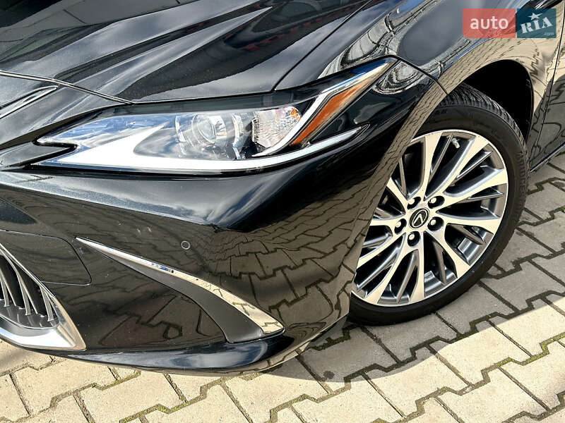 Седан Lexus ES 2020 в Одесі