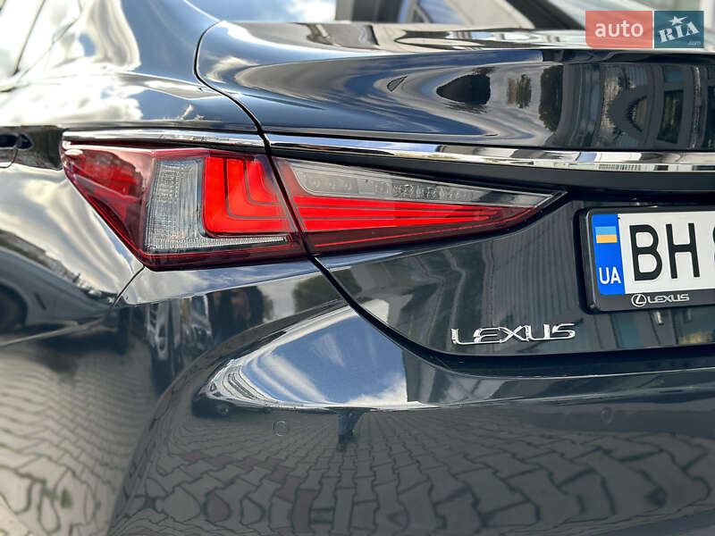 Седан Lexus ES 2020 в Одесі