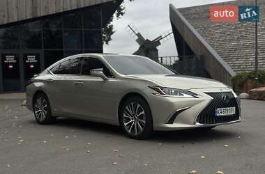 Lexus ES 2020