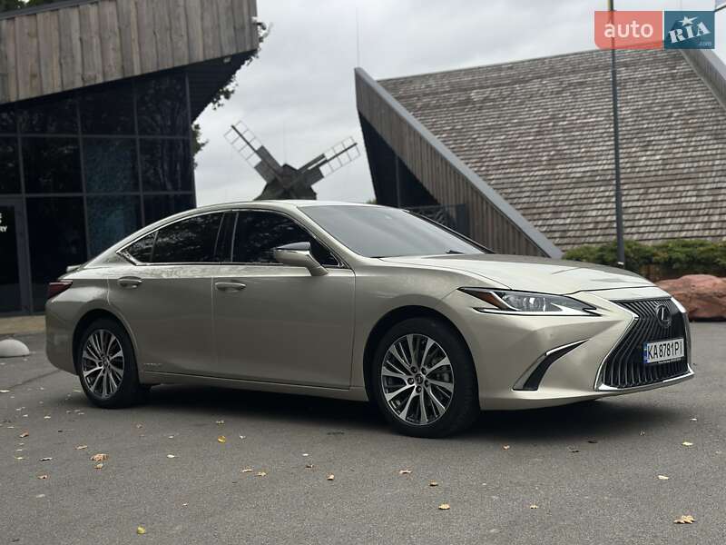 Седан Lexus ES 2020 в Киеве